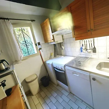 Mitoyenne Calme Avec Piscine, Parking, Animaux Admis, Climatisée Pour 4 - Fr-1-607-179