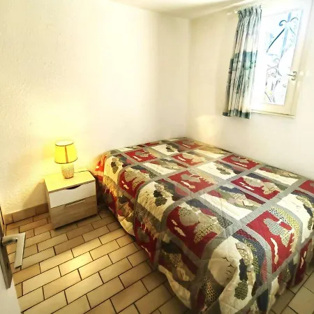 Mitoyenne Calme Avec Piscine, Clim Et Parking Pour 4 Pers. Villa