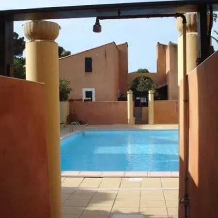 Villa Mitoyenne Calme Avec Piscine, Clim Et Parking Pour 4 Pers. - Fr-1-607-179 *