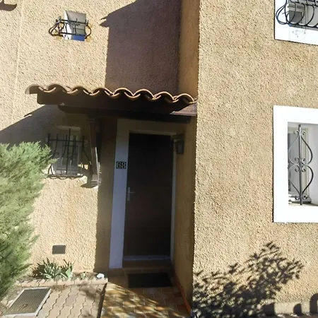 Mitoyenne Calme Avec Piscine, Clim Et Parking Pour 4 Pers. - Fr-1-607-179 *